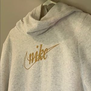 NEW NEVER WORN! Women’s Nike Sweatshirt!